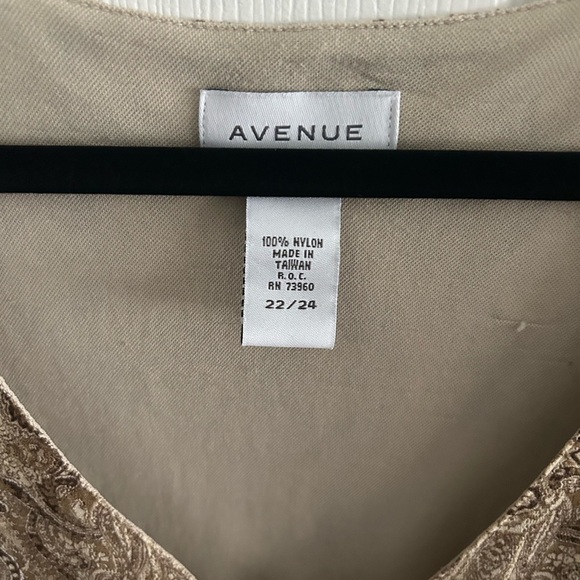 AVENUE V-neck Paisley Blouse with 3/4 sleeves lightweight sheer and lined 22/24 - Picture 2 of 8